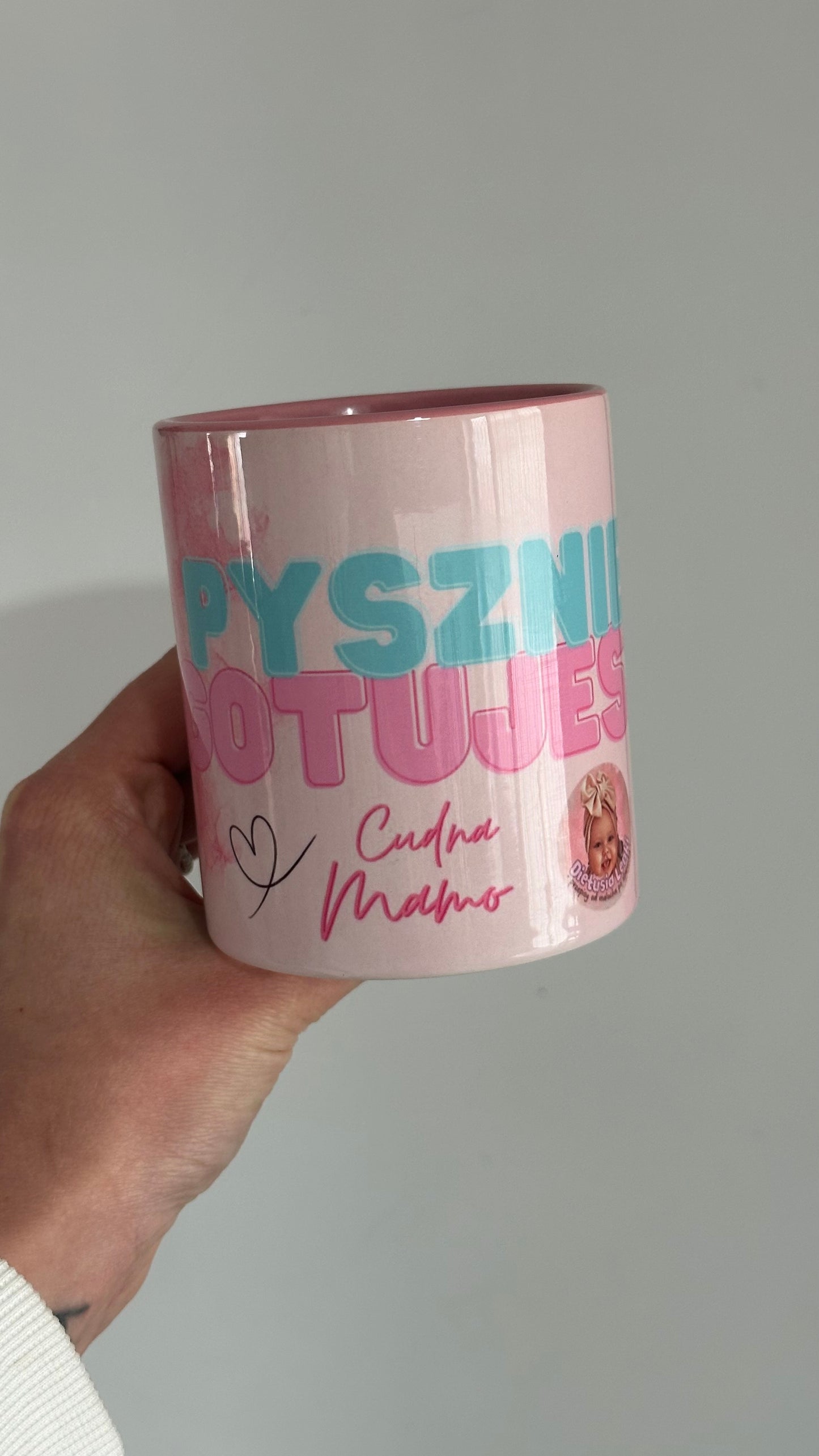 Kubek PYSZNIE GOTUJESZ CUDNA MAMO 🌸